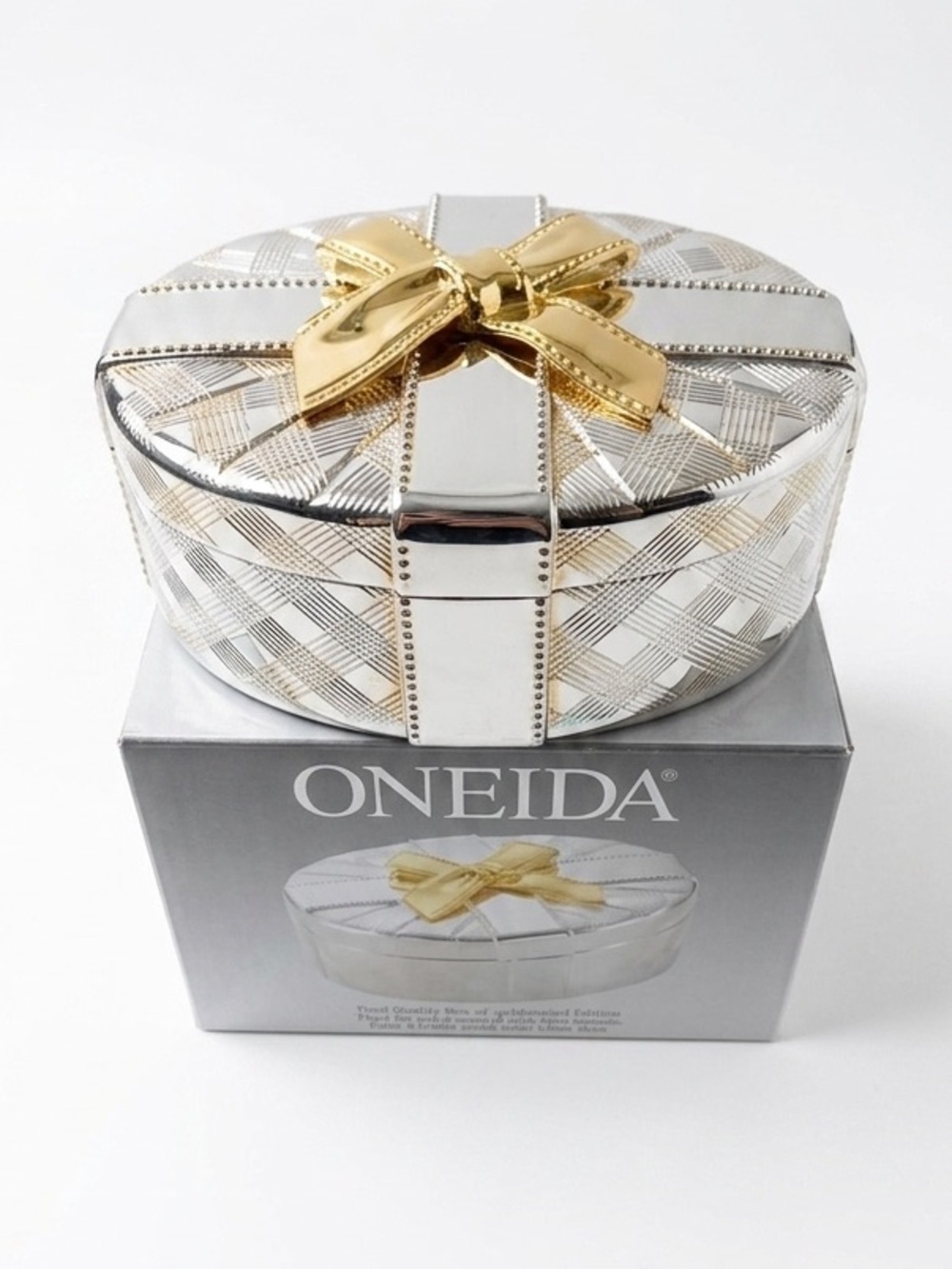 Oneida Silver Plated Velvet Lined Oval Trinket Box Gold Plated Ribbon on Top